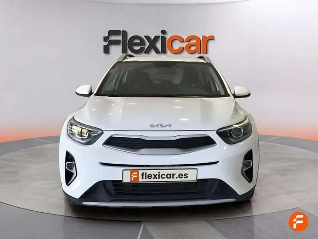 Usado Kia Stonic 84 CV (61 kW) 2023 Blanco SUV