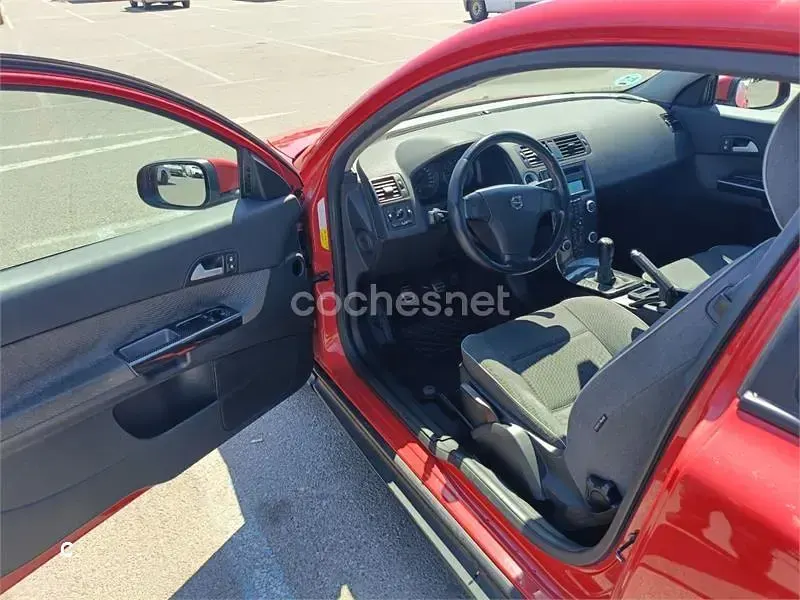 Usado Volvo C30 Momentum 100 CV (73 kW) 2007 Rojo Utilitario