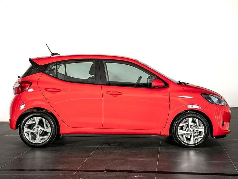 Usado Hyundai i10 67 CV (49 kW) 2020 Rojo Utilitario