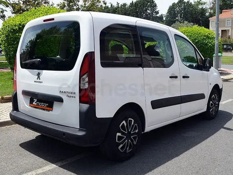 Usado Peugeot Partner Tepee Access 92 CV (67 kW) 2014 Blanco Monovolumen
