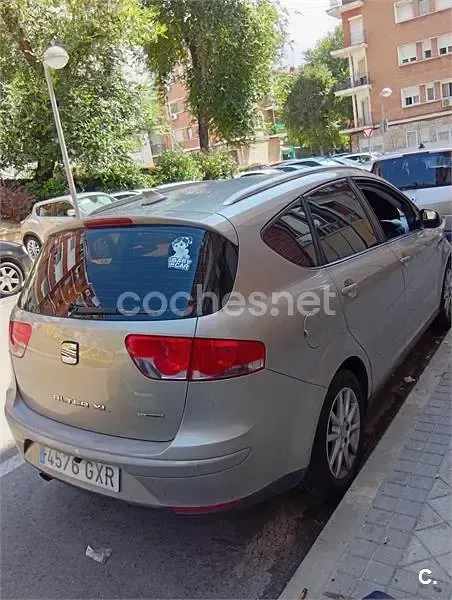 Usado Seat Altea XL Ecomotive 105 CV (77 kW) 2010 Beige Monovolumen