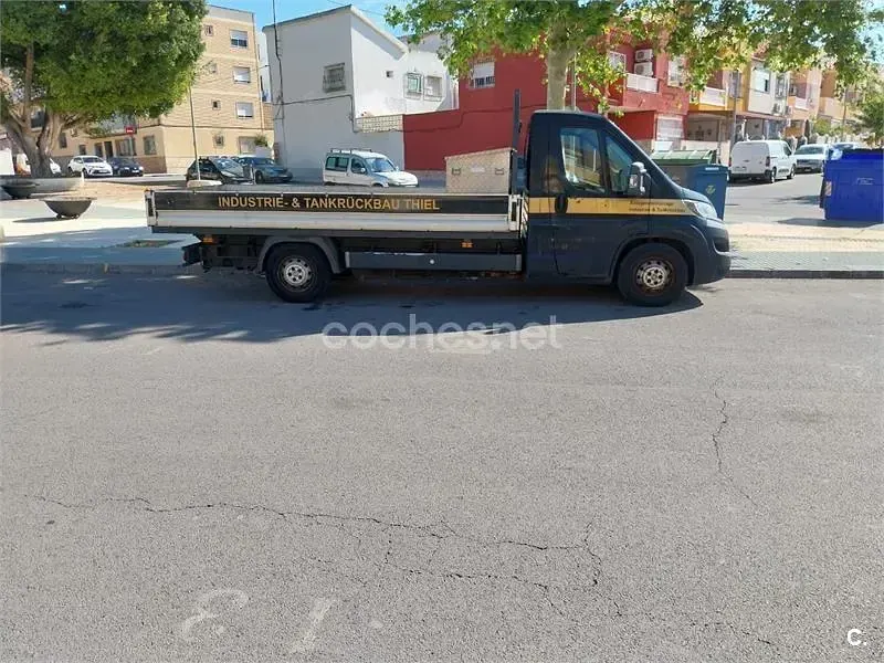 Usado Peugeot Boxer 86 CV (63 kW) 2002 Negro Van