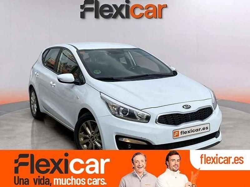 Blanco Usado 2017 Kia Ceed GT Berlina | 10.590 € (Precio justo) - Imagen 1/4
