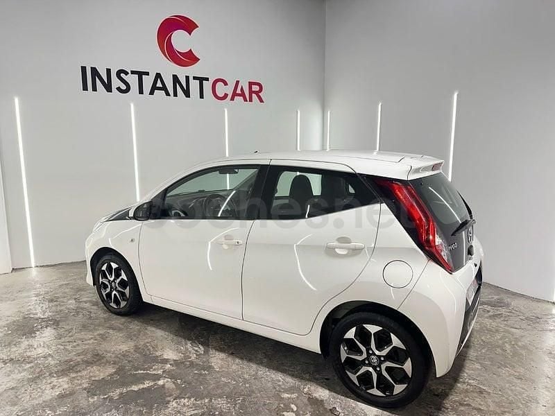 Usado Toyota Aygo X-play 72 CV (52 kW) 2020 Blanco Utilitario