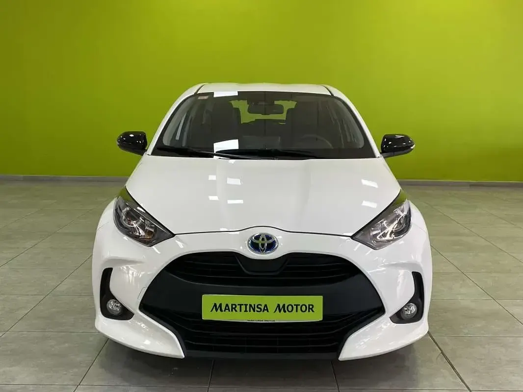 Usado Toyota Yaris Hybrid Business Edition 116 CV (85 kW) 2021 Blanco Utilitario