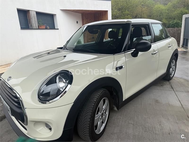 Usado Mini ONE 102 CV (75 kW) 2019 Beige Utilitario