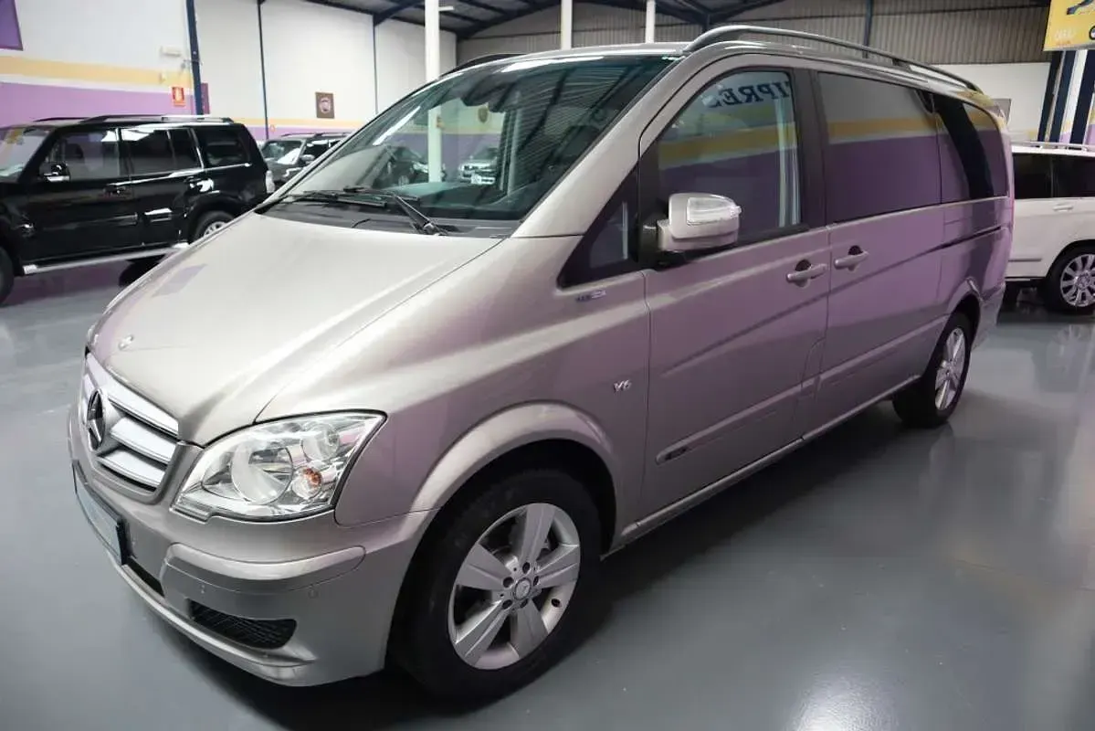 Usado Mercedes Viano 224 CV (164 kW) 2012 Gris Monovolumen