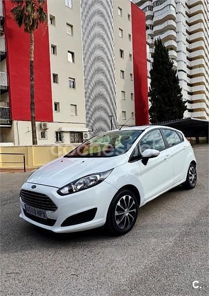 Usado Ford Fiesta Trend 82 CV (60 kW) 2013 Blanco Utilitario