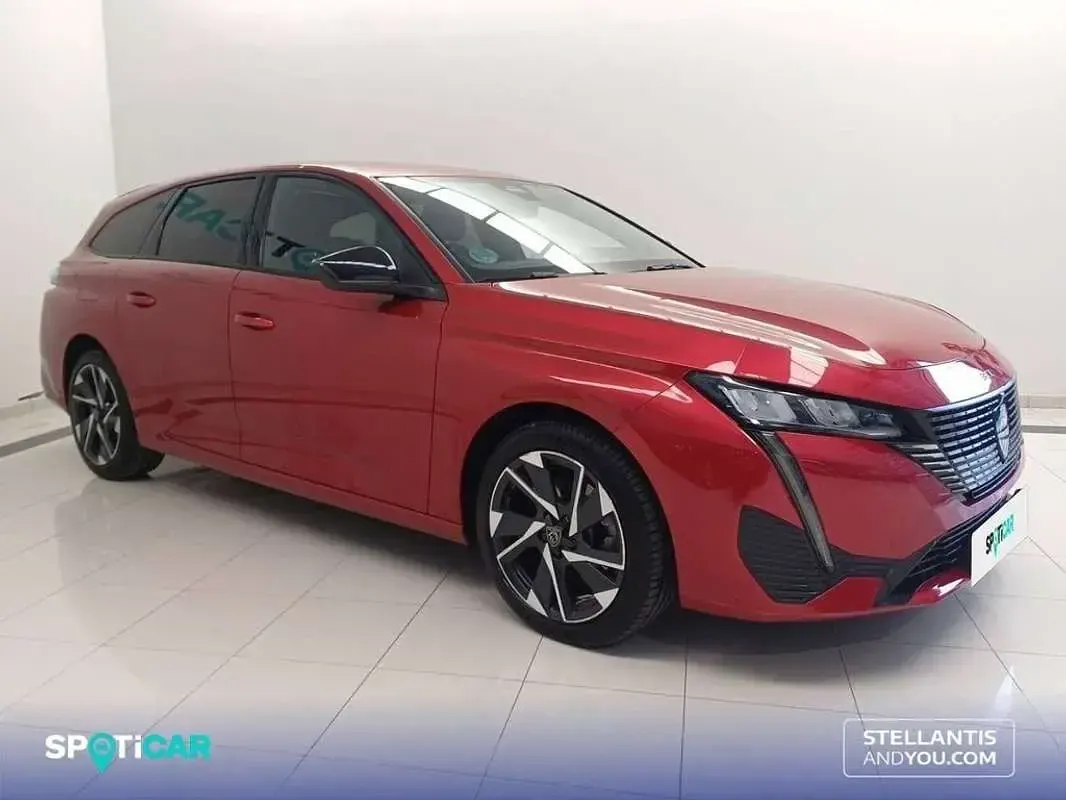 Usado Peugeot 308 SW Allure 131 CV (96 kW) 2024 Rojo Familiar