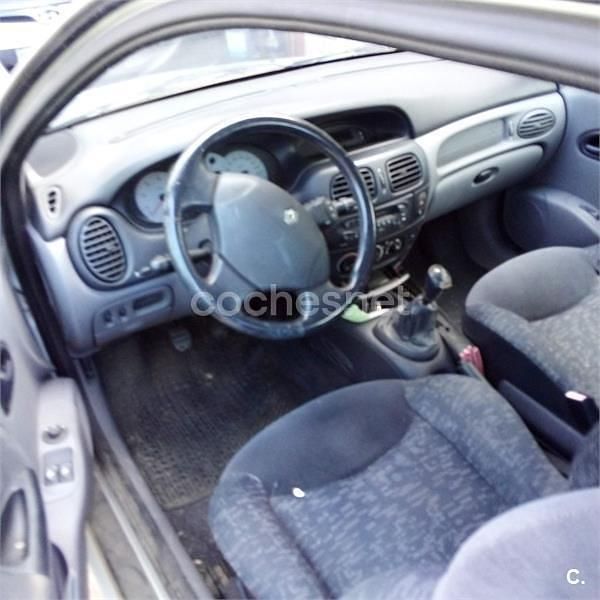 Usado Renault Mégane Coupé R.S. 100 CV (73 kW) 1999 Gris / plata Coupe