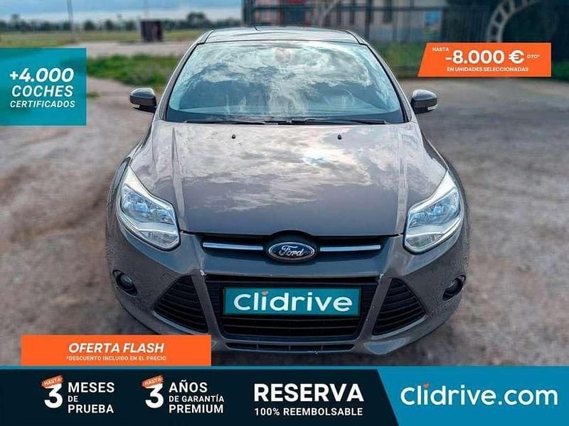 Usado Ford Focus Trend 101 CV (74 kW) 2012 Gris Utilitario