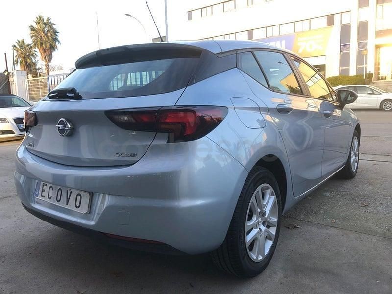 Usado Opel Astra Selective 105 HP (77 kW) 2016 Azul Sedan