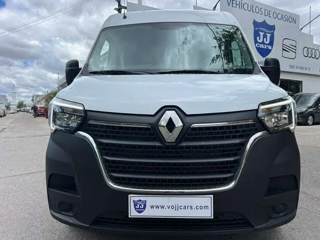 Usado Renault Master 135 CV (99 kW) 2023 Blanco Monovolumen