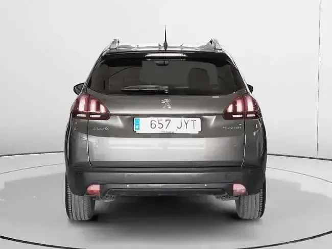 Usado Peugeot 2008 Style 100 CV (73 kW) 2017 Gris / plata SUV
