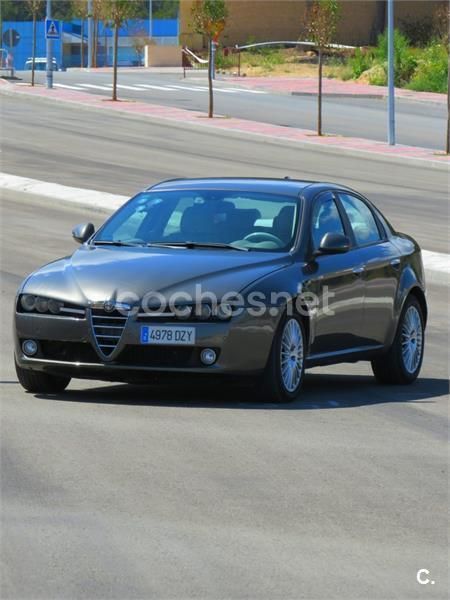 Gris / plata Usado 2006 Alfa Romeo 159 Distinctive Berlina | 3500 € (Buen precio) - Imagen 1/4