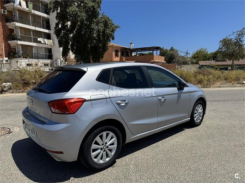 Usado Seat Ibiza Style Plus 80 CV (58 kW) 2018 Gris / plata Utilitario
