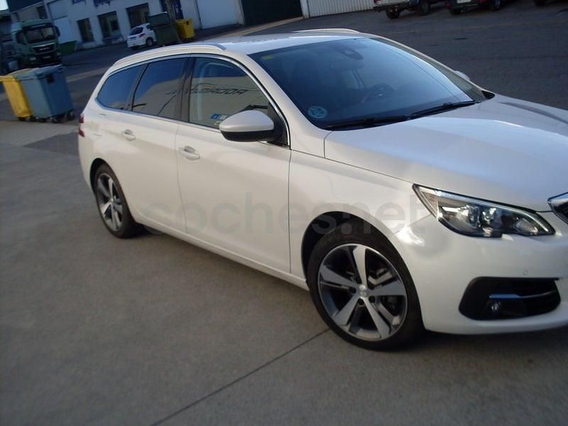 Usado Peugeot 308 SW Allure 130 CV (95 kW) 2019 Blanco Familiar