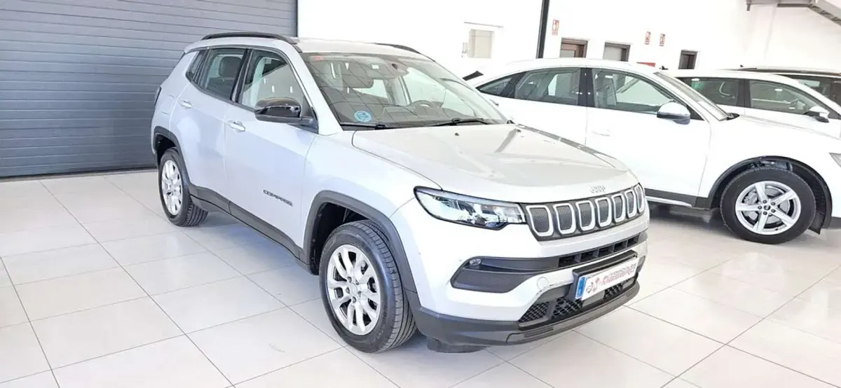 Usado Jeep Compass Longitude 131 CV (96 kW) 2021 Gris SUV