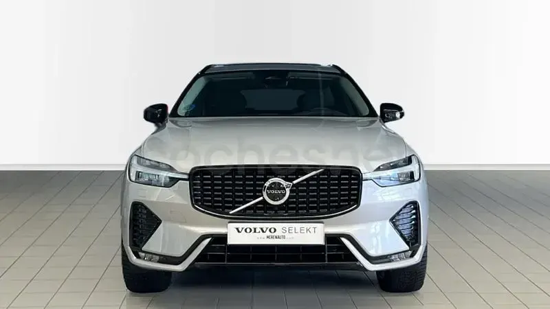 Usado Volvo XC60 Plus 250 CV (183 kW) 2025 Gris / plata SUV