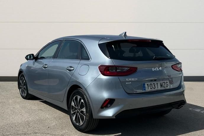 Usado Kia Ceed 101 CV (74 kW) 2025 Plateado Utilitario