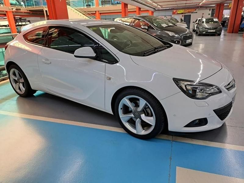 Usado Opel Astra GTC Sportive 140 CV (102 kW) 2015 Utilitario