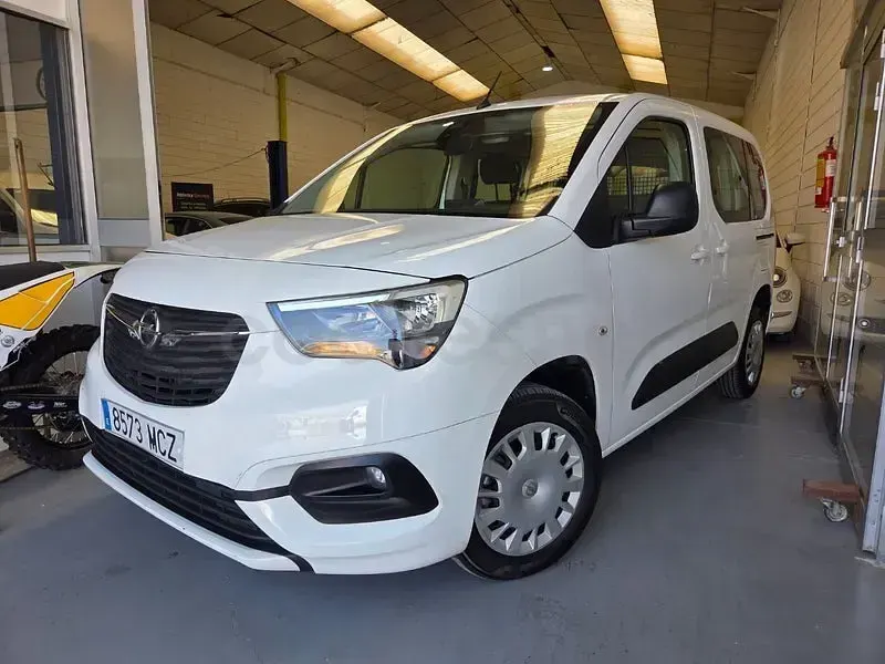 Usado Opel Combo Life Edition 102 CV (75 kW) 2023 Blanco Monovolumen