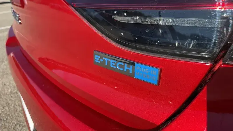 Usado Renault Mégane IV Zen 160 CV (117 kW) 2022 Rojo Berlina