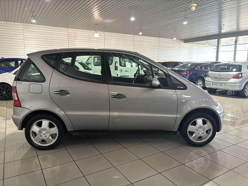 Usado Mercedes A140 Classic 82 CV (60 kW) 2000 Plateado Utilitario