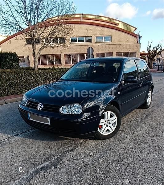 Azul Usado 2002 VW Golf Highline Berlina | 3299 € (Buen precio) - Imagen 1/4