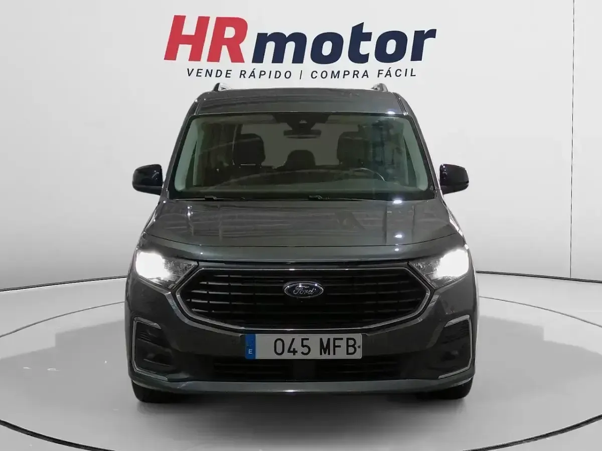 Usado Ford Tourneo Connect Titanium 122 CV (89 kW) 2023 Gris / plata Monovolumen