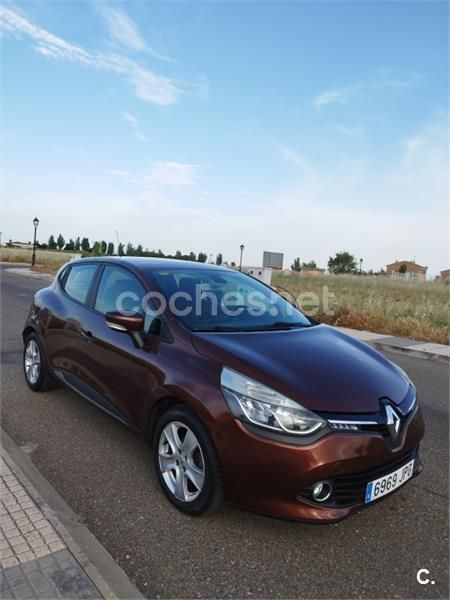 Marrón Usado 2016 Renault Clio IV Dynamique Berlina | 6300 € (Precio justo) - Imagen 1/4