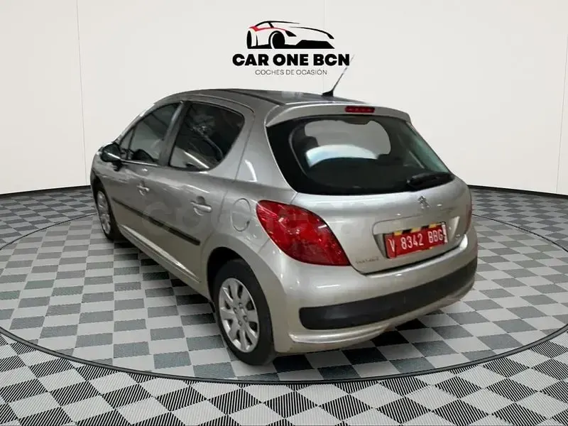 Usado Peugeot 207 70 CV (51 kW) 2009 Gris / plata Berlina