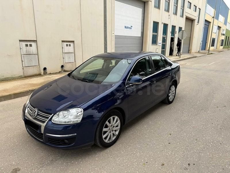 Begagnad VW Jetta Advance 105 HK (77 kW) 2007 Blå Sedan