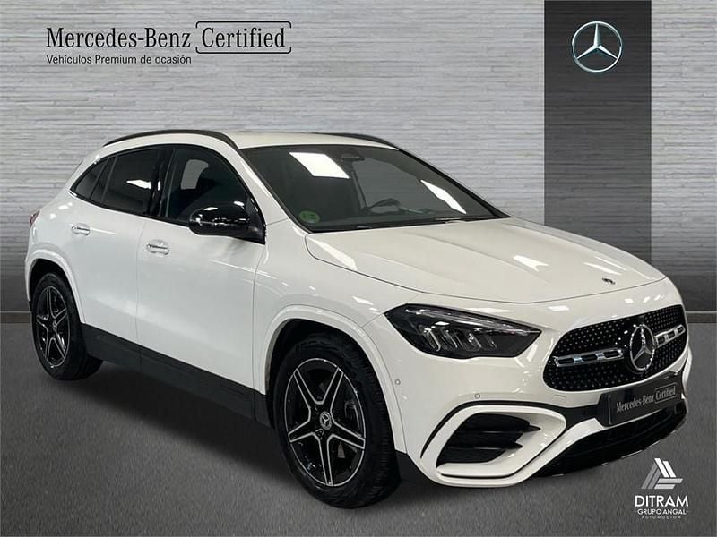 Usado Mercedes GLA200 AMG line 150 CV (110 kW) 2024 Blanco SUV
