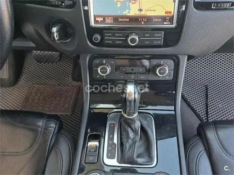 Usado VW Touareg 245 CV (180 kW) 2011 Gris / plata SUV