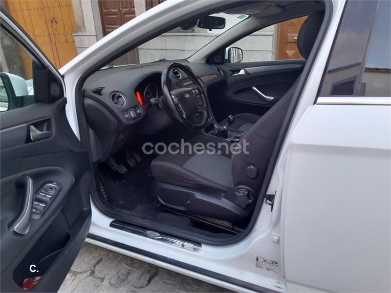 Usado Ford Mondeo Limited 115 CV (84 kW) 2012 Blanco Berlina