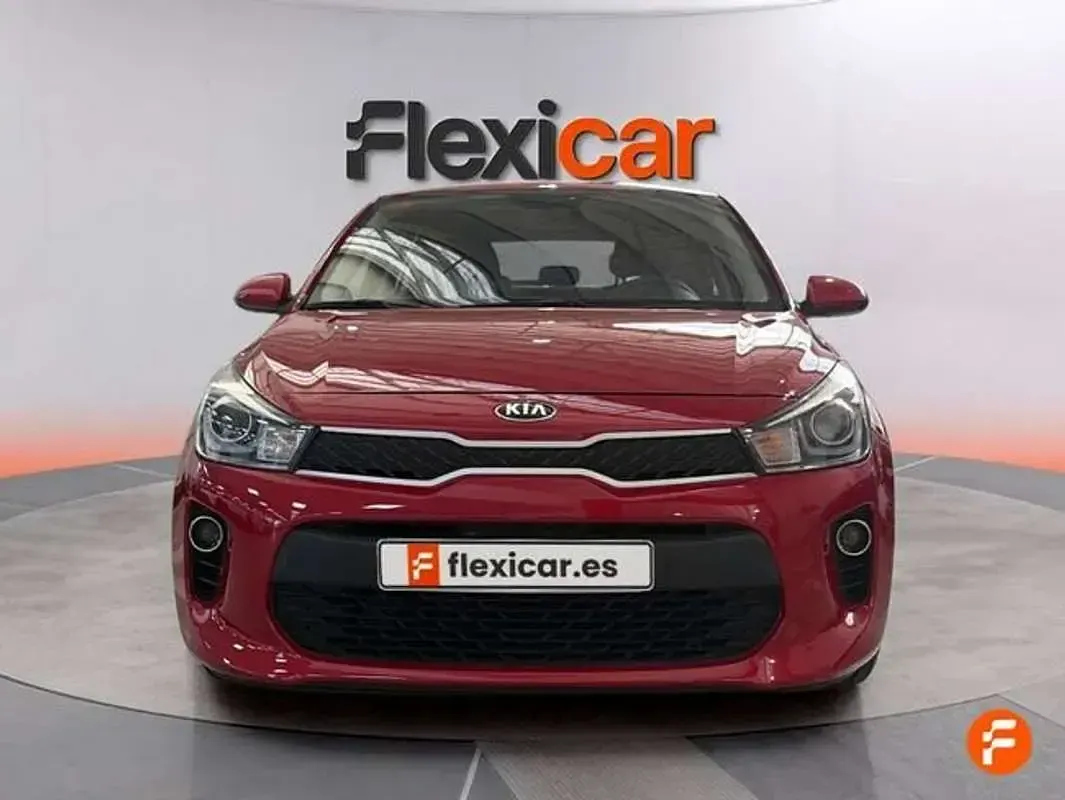 Usado Kia Rio 84 CV (61 kW) 2019 Rojo Utilitario