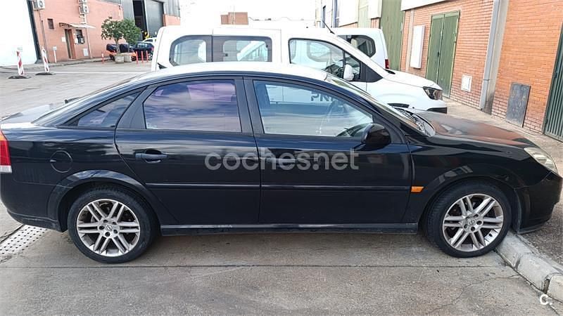 Usado Opel Vectra Cosmo 120 CV (88 kW) 2008 Negro Berlina