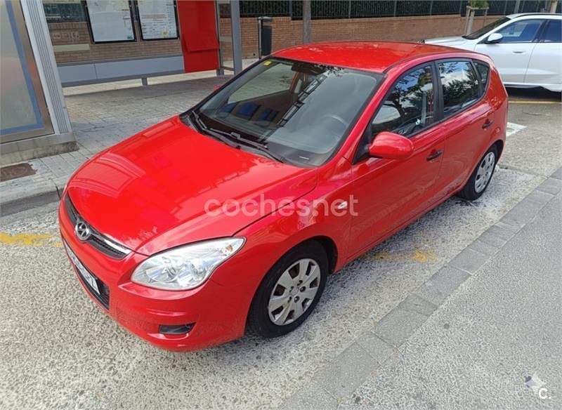 Rojo Usado 2009 Hyundai i30 Classic Berlina | 5090 € (Precio justo) - Imagen 1/4