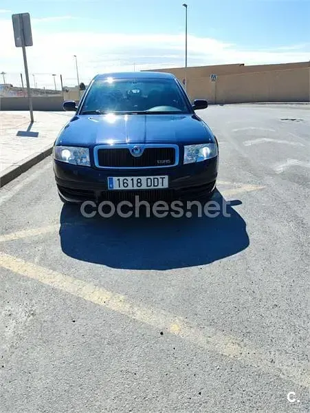 Usado Skoda Superb Comfort 130 HP (95 kW) 2004 Azul Sedan