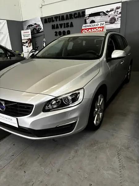 Usado Volvo V60 120 CV (88 kW) 2018 Plata Familiar