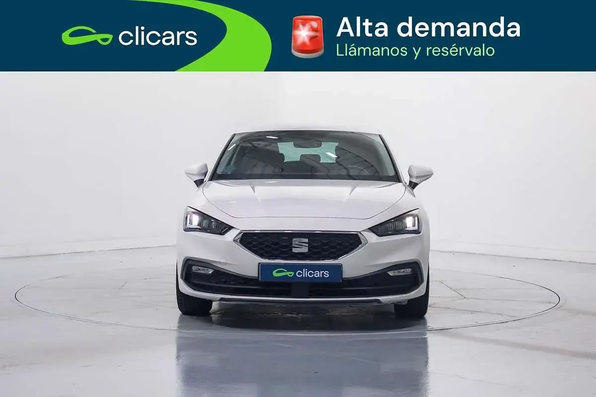 Usado Seat Leon Style 110 CV (80 kW) 2022 Blanco Utilitario