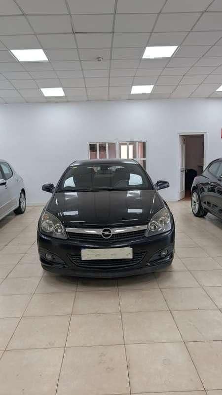 Usado Opel Astra GTC Cosmo 120 CV (88 kW) 2008 Negro Utilitario