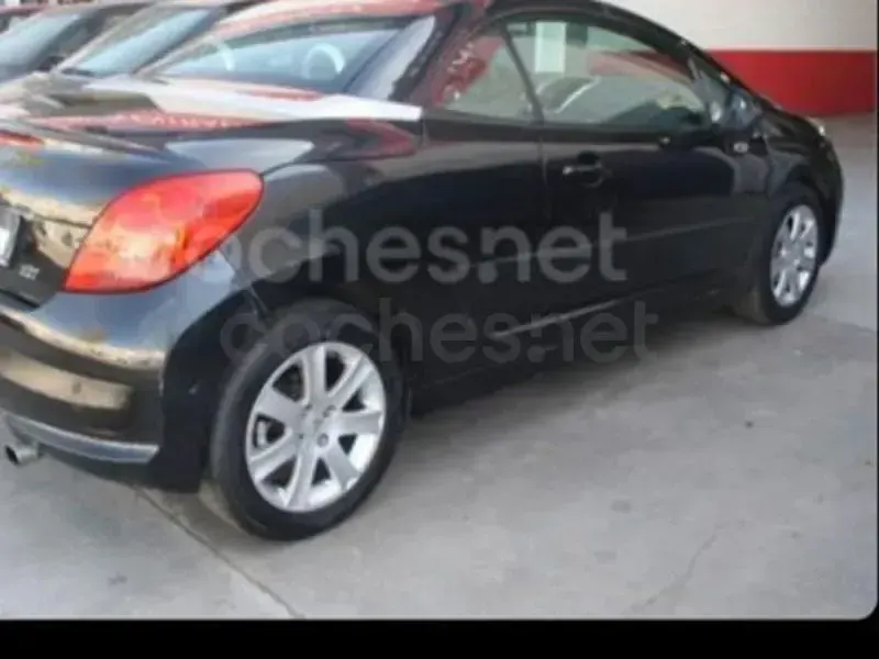 Usado Peugeot 207 CC 120 CV (88 kW) 2009 Negro Descapotable
