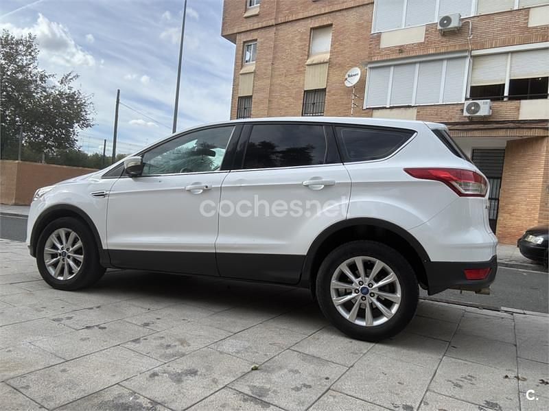 Blanco Usado 2016 Ford Kuga Titanium SUV | 9999 € (Caro) - Imagen 1/4