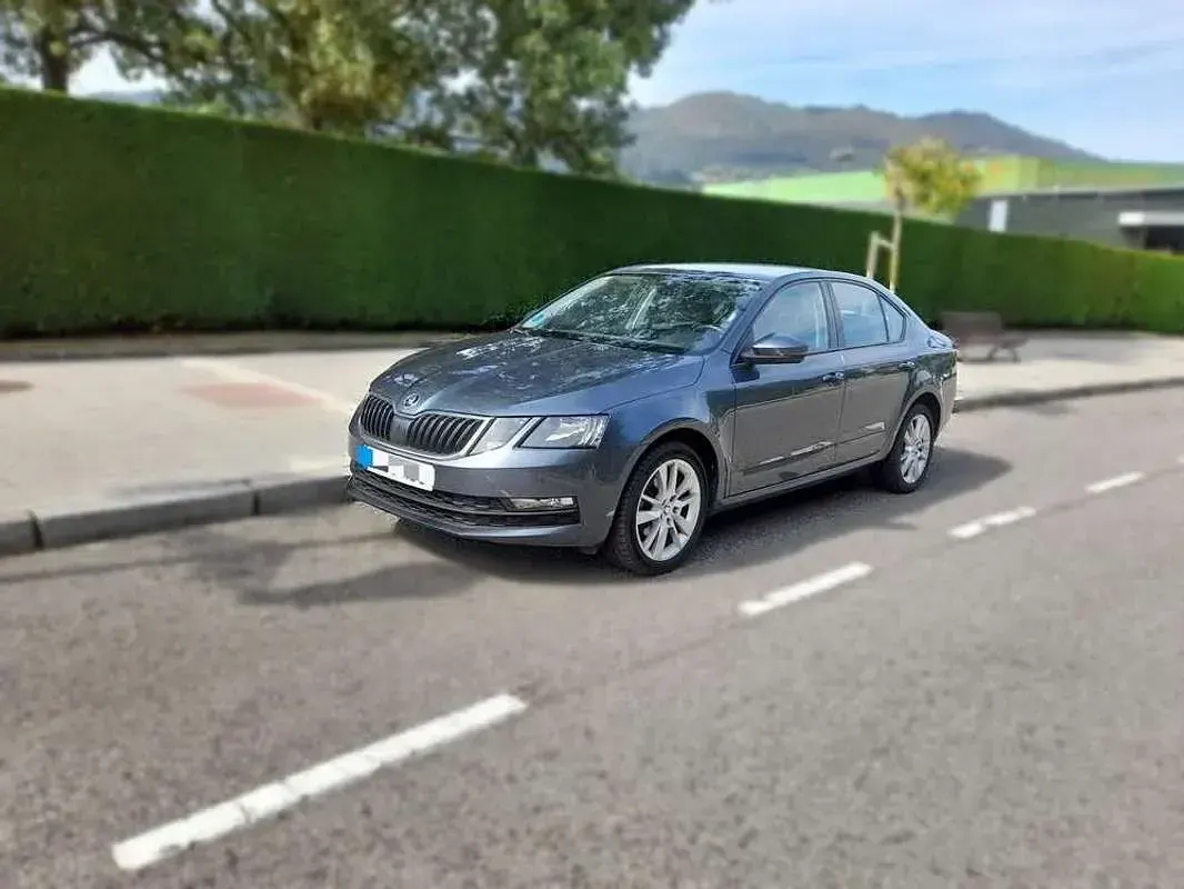 Usado Skoda Octavia 110 CV (80 kW) 2017 Gris Berlina