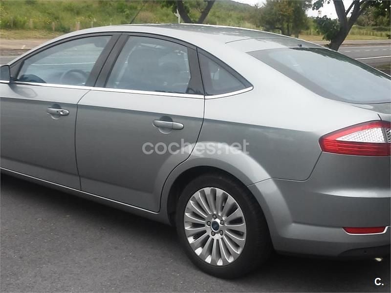 Usado Ford Mondeo Titanium 140 CV (102 kW) 2009 Gris / plata Berlina