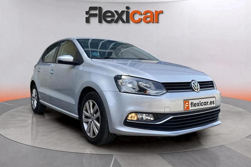 Usado VW Polo Advance 90 CV (66 kW) 2017 Gris Utilitario