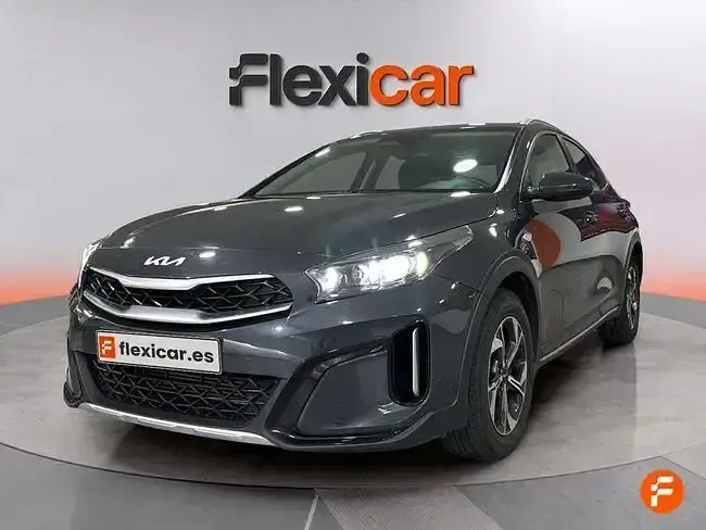 Usado Kia XCeed 100 CV (73 kW) 2024 Gris SUV