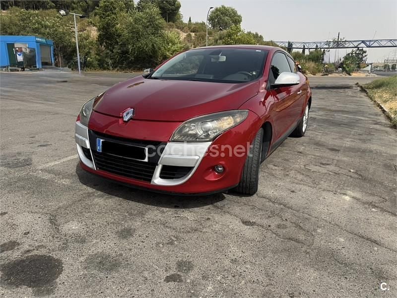 Usado Renault Mégane Dynamique 130 CV (95 kW) 2010 Rojo Berlina